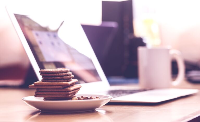 Les sites web peuvent garder la trace de votre navigation en déposant des cookies